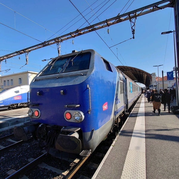 Photo taken at Gare SNCF d&#39;Avignon-Centre by GARYSTAR77 🚅🇫🇷 on 10/18/2021