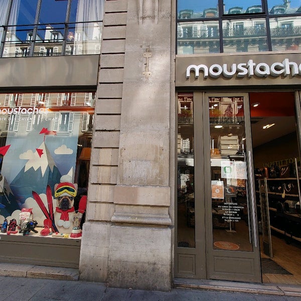 Moustaches Pet Store in Paris
