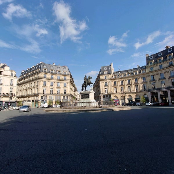 Photo taken at Place des Victoires by GARYSTAR77 🚅🇫🇷 on 7/16/2021