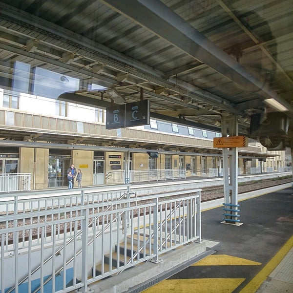 gare-sncf-de-ch-teauroux-place-de-la-gare
