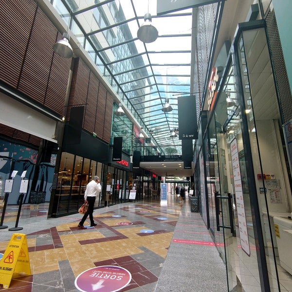 Магазин пассаж на свободе глазов. Пассаж глазов. М н ермолова театр. Пассаж барнаул. Пассаж вивьен в париже.