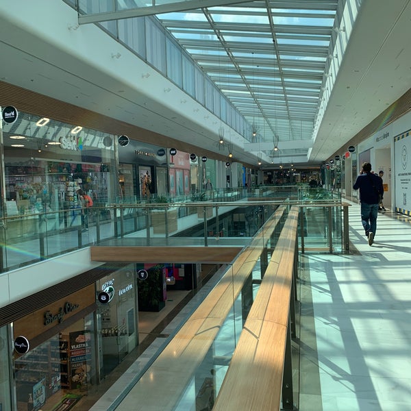 Foto tirada no(a) Aupark Shopping Center por Alexey F. em 5/13/2022