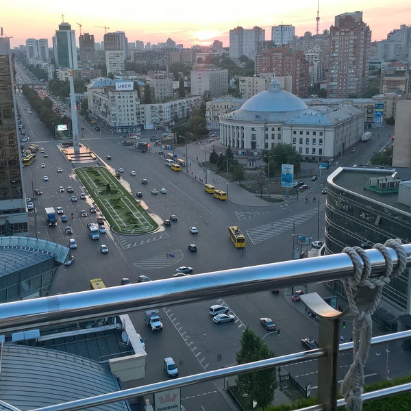 Киев. 11. Площадь шевченко в киеве сейчас. Шевченко 46 яркое поле дом. Шевченковский район киева.