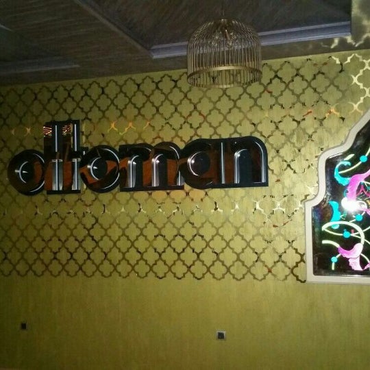 Foto scattata a Ottoman Hookah Lounge da Alpay H. il 12/29/2015