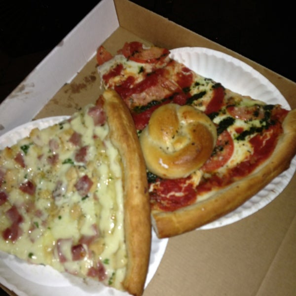 5/28/2013에 eloOinchen님이 Panino&#39;s Pizza &amp; Grill에서 찍은 사진