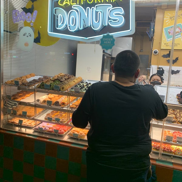 10/23/2021 tarihinde T.j. J.ziyaretçi tarafından California Donuts'de çekilen fotoğraf