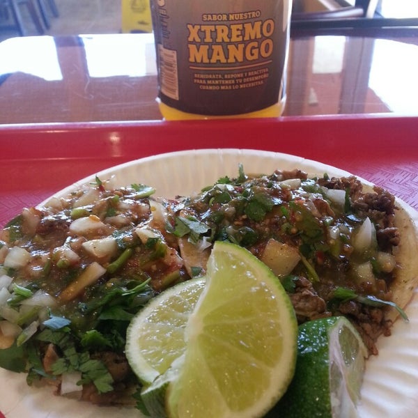 8/12/2013 tarihinde Jonathan C.ziyaretçi tarafından Vic&#39;s Tacos'de çekilen fotoğraf