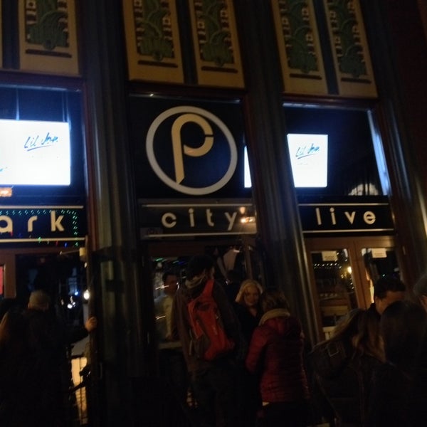รูปภาพถ่ายที่ Park City Live โดย Chris S. เมื่อ 1/27/2015