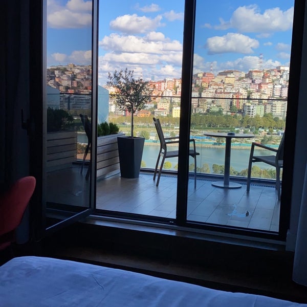 Foto scattata a Mövenpick Hotel Istanbul Golden Horn da A 🦅 il 10/21/2022