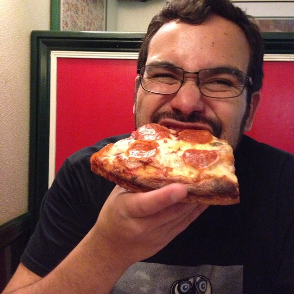 5/21/2014にCristina G.がGrotto Pizzeria &amp; Restaurantで撮った写真