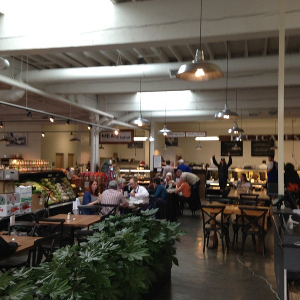 4/11/2013 tarihinde Sam A.ziyaretçi tarafından Local Choice Produce Market'de çekilen fotoğraf