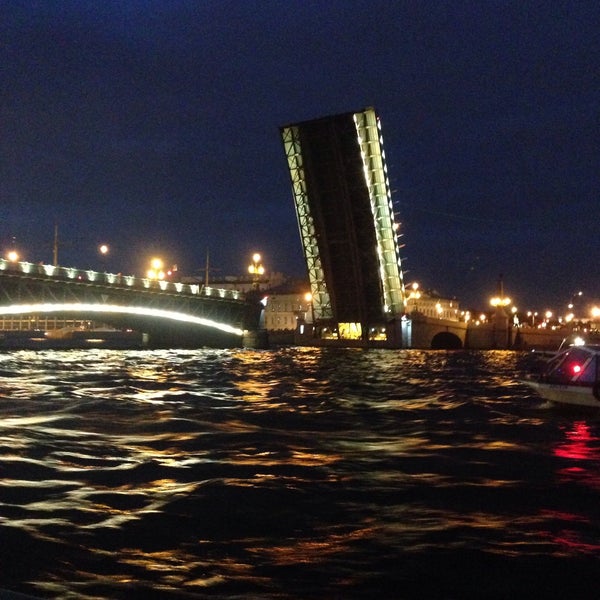 Разводной мост в санкт-петербурге. Питер разводные мосты. Большеохтинский мост разводной. Питер ночью. Разводной мост дворцовский в санкт-петербурге.