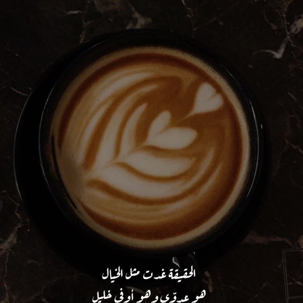 Foto tirada no(a) Tabaqat Cafe por ＮＦＮＯＦＩ em 7/27/2022