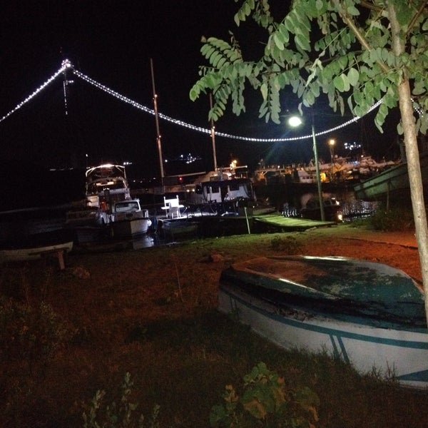 Foto tirada no(a) Poyrazköy Sahil Balık Restaurant por Ümit K. em 8/31/2015