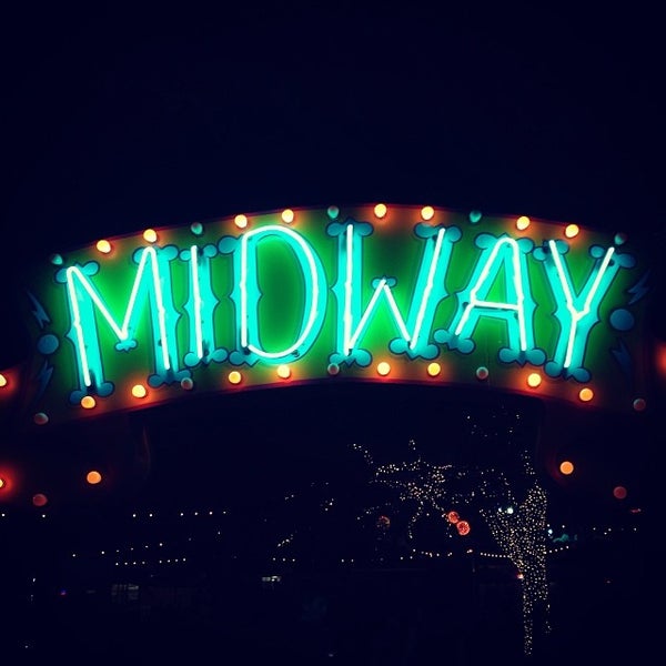 Foto tirada no(a) The Midway Food Park por Aaron S. em 11/17/2013