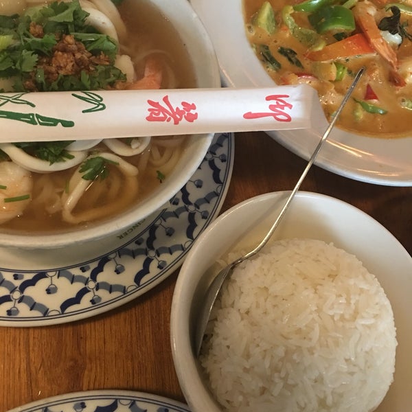 6/2/2018 tarihinde Myra K.ziyaretçi tarafından Thai Ginger Restaurant'de çekilen fotoğraf