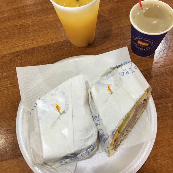 Panaderia Y Reposteria Castilla Panadería en Bayamon