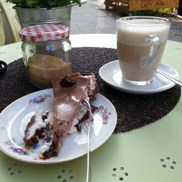 4/6/2014 tarihinde Micha E.ziyaretçi tarafından Café Jule'de çekilen fotoğraf