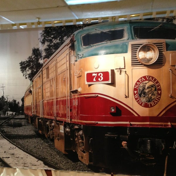 9/7/2013에 Jaya G.님이 Amtrak - Napa Wine Train Depot (NPW)에서 찍은 사진