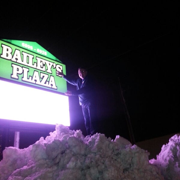 Photo taken at Bailey&#39;s Bar &amp; Grille by Paul W. on 2/5/2014