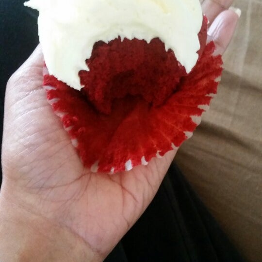 The red velvet cupcake and chocolate chip mini cheesecake were both quite tasty.