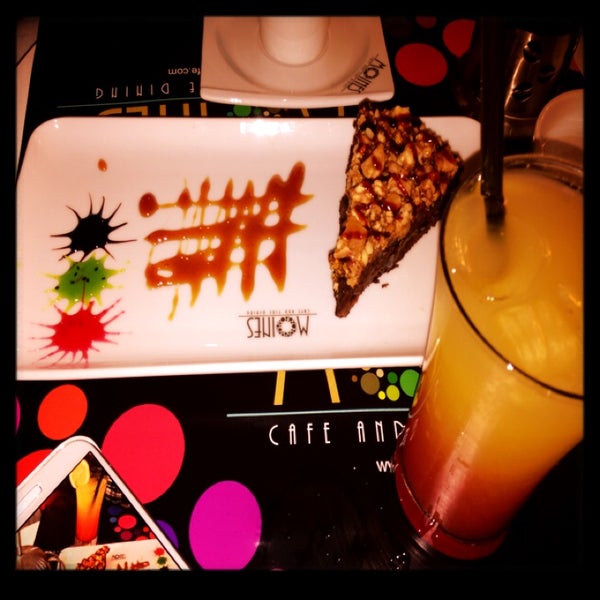 Foto diambil di Moines Cafe &amp; Fine Dining oleh &#39;Özer pada 8/1/2013