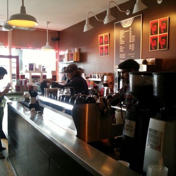 รูปภาพถ่ายที่ Gorilla Coffee โดย Ciccio S. เมื่อ 5/24/2013