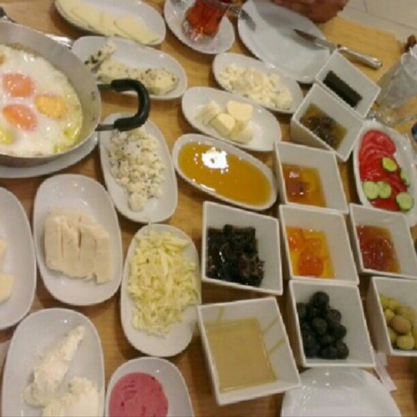 Foto tomada en Ovalı Konya Mutfağı  por Gürkan U. el 4/20/2016