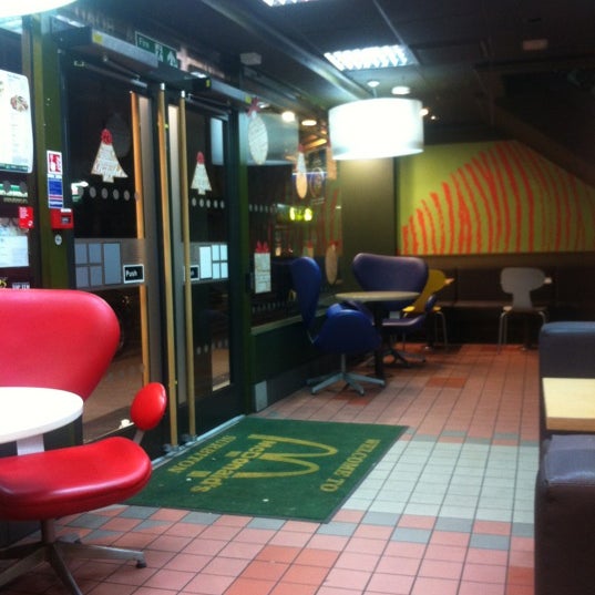 Das Foto wurde bei McDonald&#39;s von Elinesca v. am 12/30/2012 aufgenommen