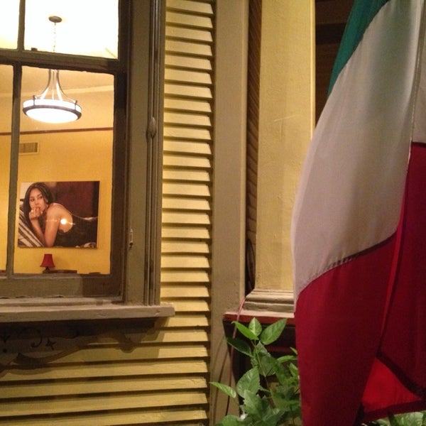 11/16/2013にChrisがNonna Mia Cafe &amp; Pizzeriaで撮った写真
