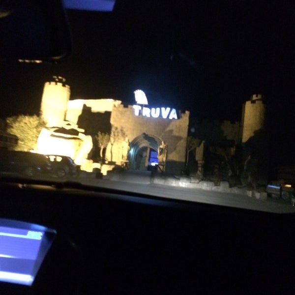รูปภาพถ่ายที่ Truva Club โดย Doğan A. เมื่อ 8/16/2014
