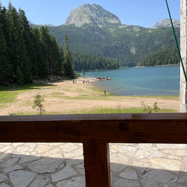 Crno jezero весной