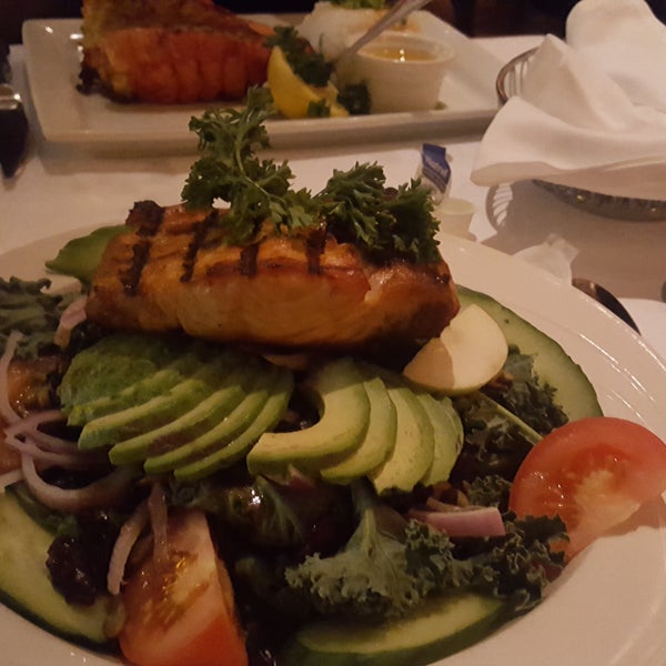 Foto scattata a Vargas Steakhouse &amp; Sushi da Tanika S. il 5/19/2017
