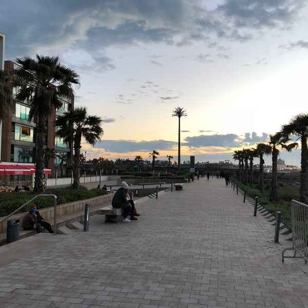 รูปภาพถ่ายที่ Anfa Place Shopping Center โดย Ediz Ç. เมื่อ 3/9/2018