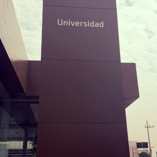 Photo taken at Hyundai Universidad by Armando R. on 7/16/2014