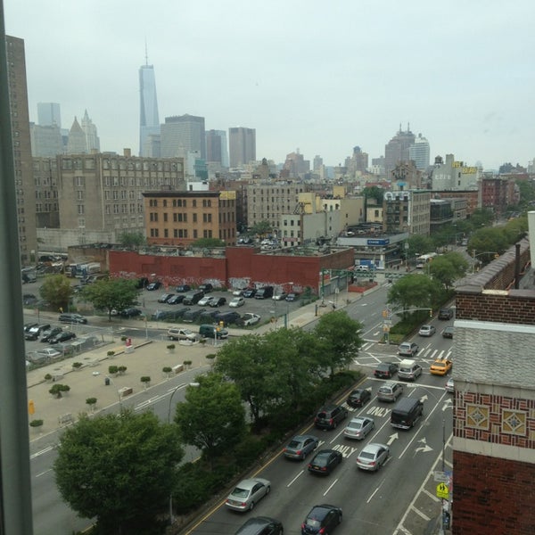 8/31/2013 tarihinde Lori K.ziyaretçi tarafından Holiday Inn NYC - Lower East Side'de çekilen fotoğraf