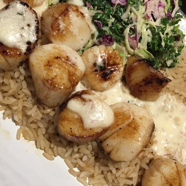 Scallops over rice is good but the rice is kind of dry.  No taste.