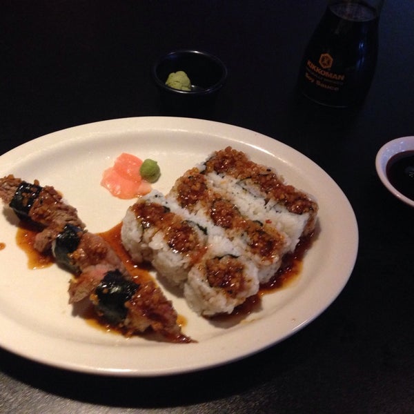 In the search to replace my current sushi go-to, I tried Sushi Bites. Overall, I was very impressed with their expeditious and friendly service. The Niku Tataki was by far the best I've had!