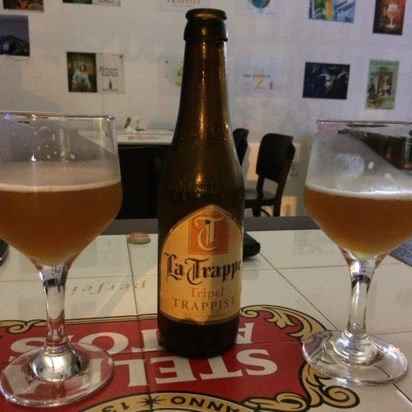 Das Foto wurde bei Out Beer Special von Thais K. am 10/31/2014 aufgenommen