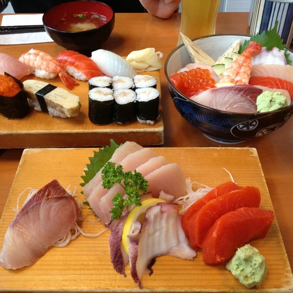 Photo taken at Sushi Itoga by Victor R. on 8/3/2013