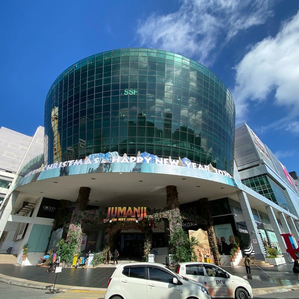 Photo prise au Suria Sabah Shopping Mall par syü ☆. le12/29/2019
