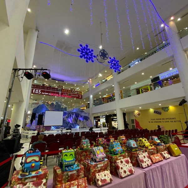 Photo taken at Suria Sabah Shopping Mall by syü ☆. on 12/29/2019