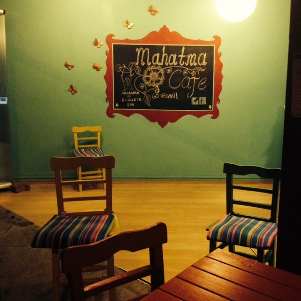 รูปภาพถ่ายที่ Mahatma Cafe โดย Betül Ş. เมื่อ 9/6/2014