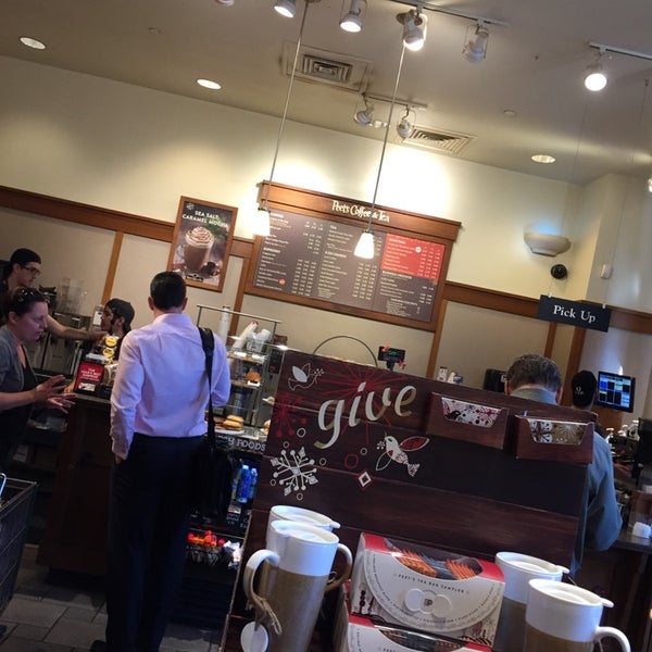 Das Foto wurde bei Peet&#39;s Coffee &amp; Tea von shun m. am 11/5/2014 aufgenommen