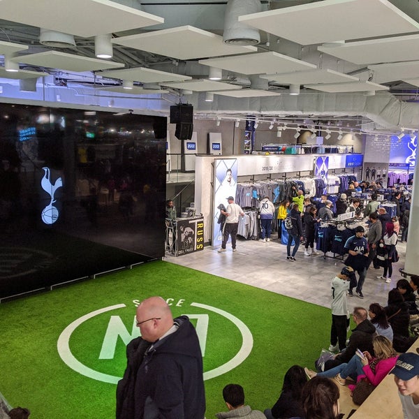 spurs shop outside