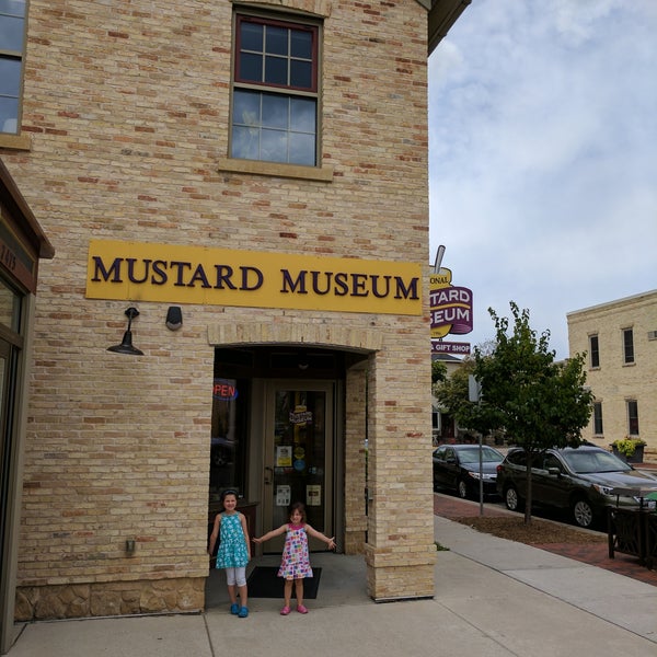 Foto diambil di National Mustard Museum oleh Derek W. pada 8/13/2017