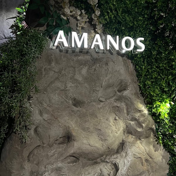 Foto tomada en Amanos Restaurant &amp; Cafe  por M . el 11/26/2022