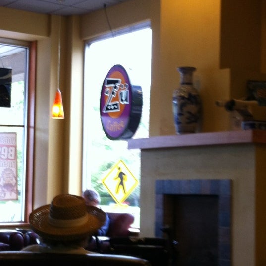 4/18/2012 tarihinde Deborah M.ziyaretçi tarafından Bay Zu Coffee'de çekilen fotoğraf