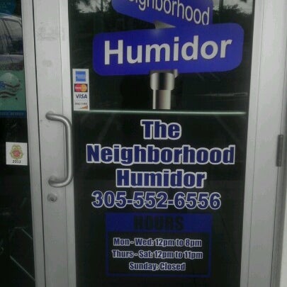 Снимок сделан в The Neighborhood Humidor пользователем Brian M W. 7/21/2012