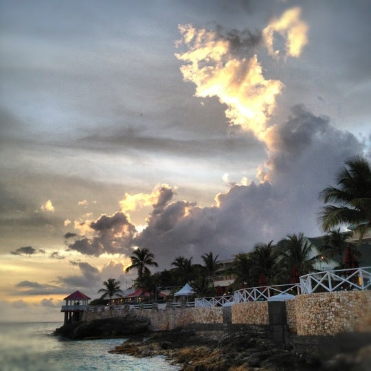 3/21/2012 tarihinde Nathan B.ziyaretçi tarafından Sonesta Maho Beach Resort, Casino &amp; Spa'de çekilen fotoğraf